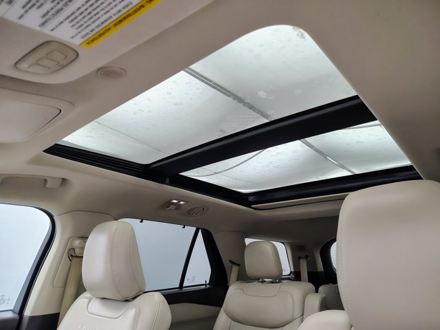 Certified 2020 Ford Explorer Platinum w/ Premium Technology Package AWD/4WD image 6