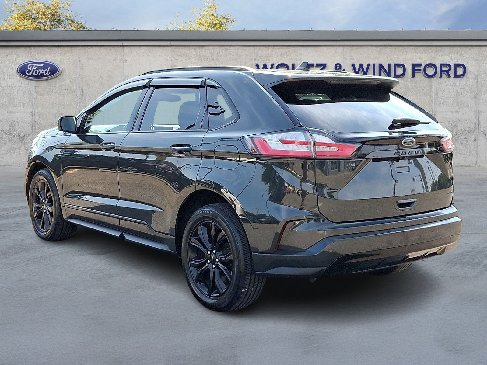 Certified 2022 Ford Edge SE w/ Black Appearance Package AWD/4WD image 4