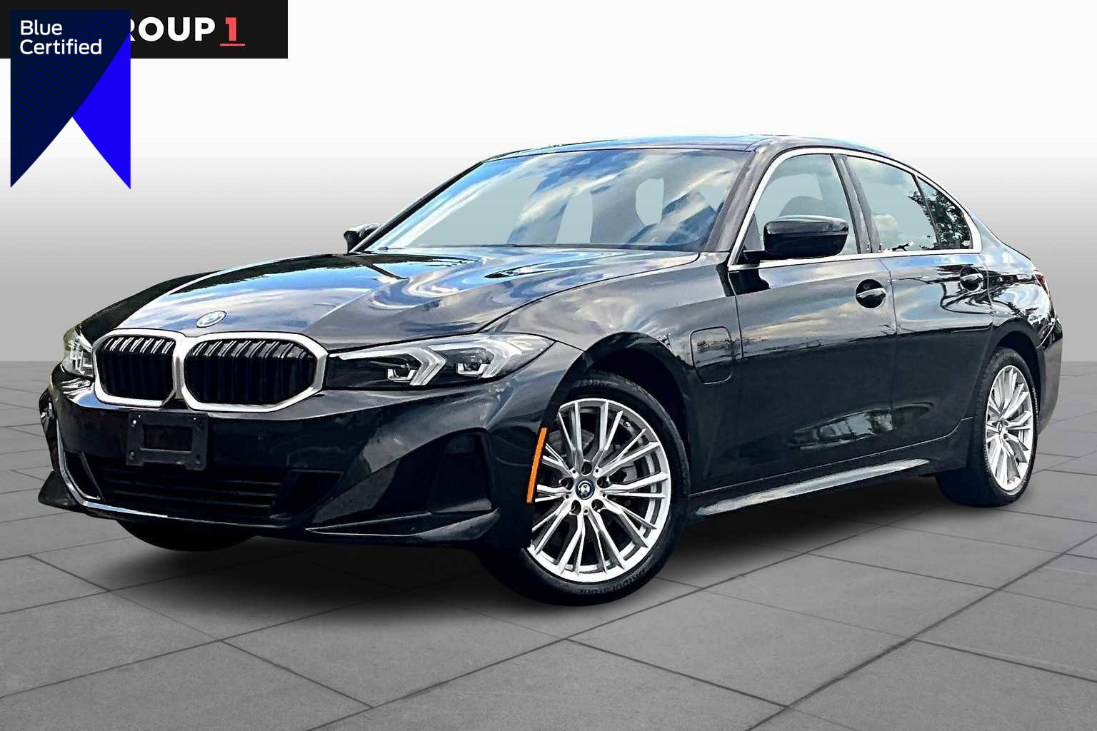 Used 2024 BMW 330e w/ Convenience Package image 1