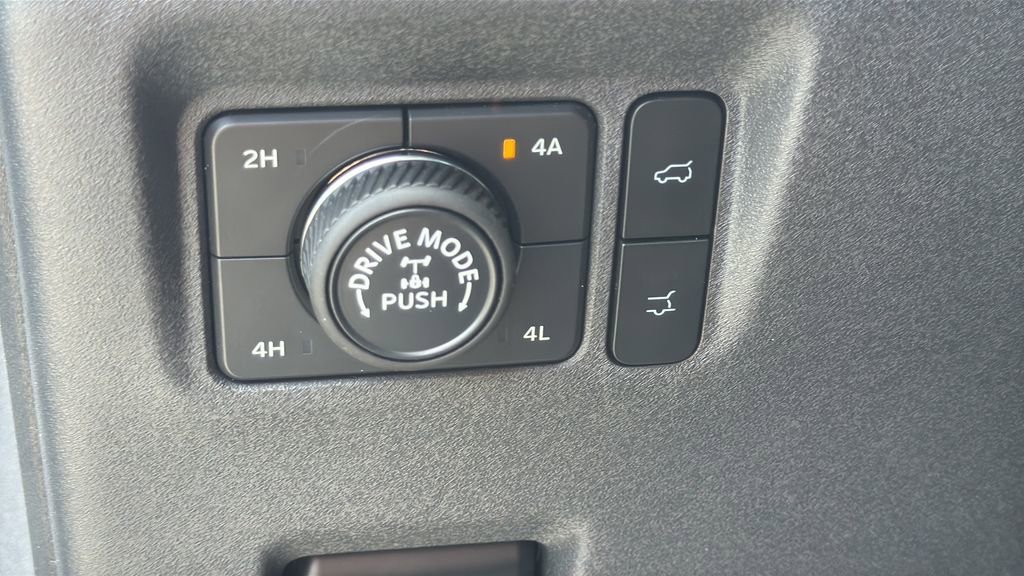 Certified 2025 Ford Expedition Tremor image 27