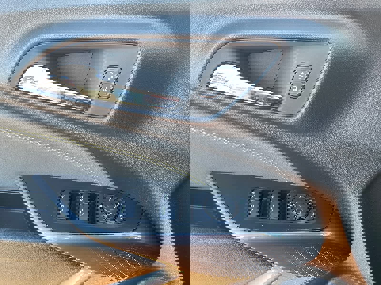 Used 2025 Chevrolet Trax ACTIV w/ Sunroof Package image 16