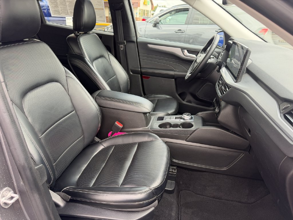 Certified 2024 Ford Escape Platinum AWD/4WD image 17