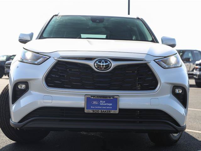 Used 2023 Toyota Highlander XLE FWD image 4