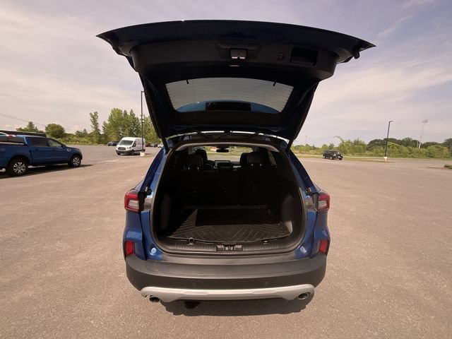 Certified 2023 Ford Escape Platinum AWD/4WD image 25