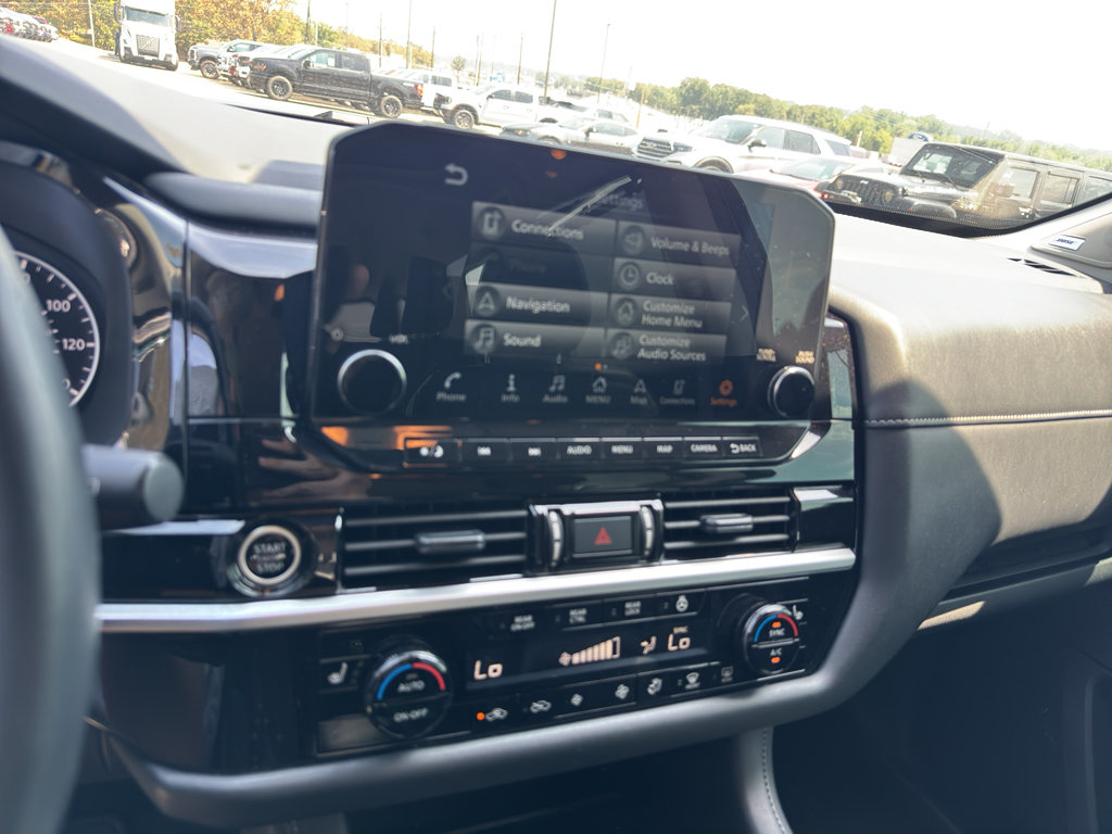 Used 2024 Nissan Pathfinder SL w/ SL Premium Package FWD image 16