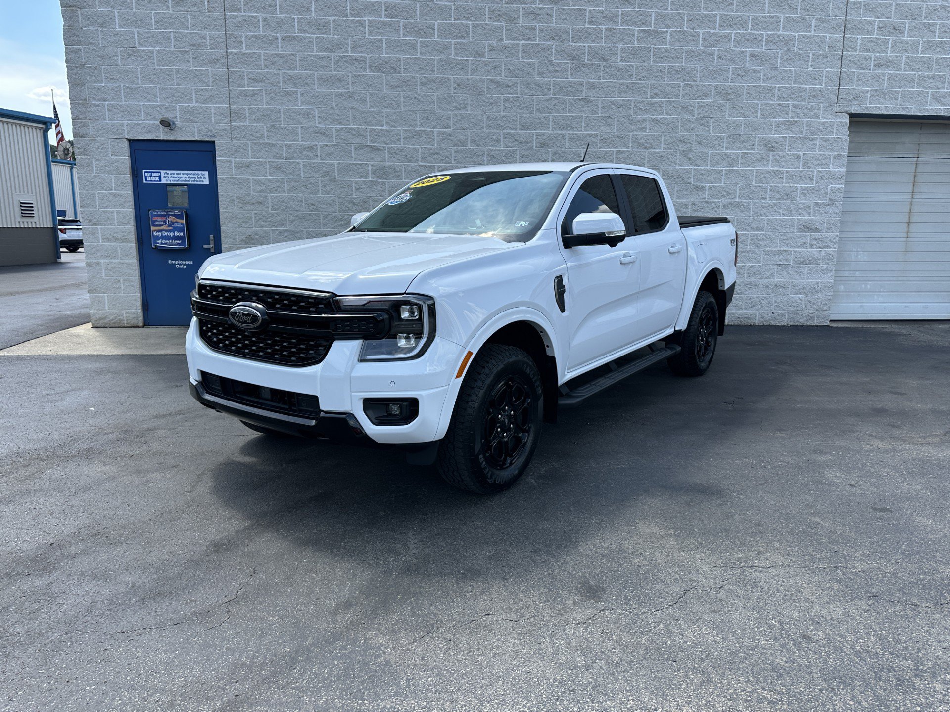 Certified 2025 Ford Ranger Lariat w/ FX4 Off-Road Package AWD/4WD image 2