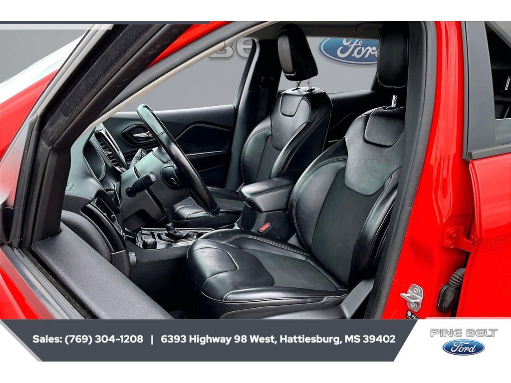 Used 2021 Jeep Cherokee Latitude Plus AWD/4WD image 17
