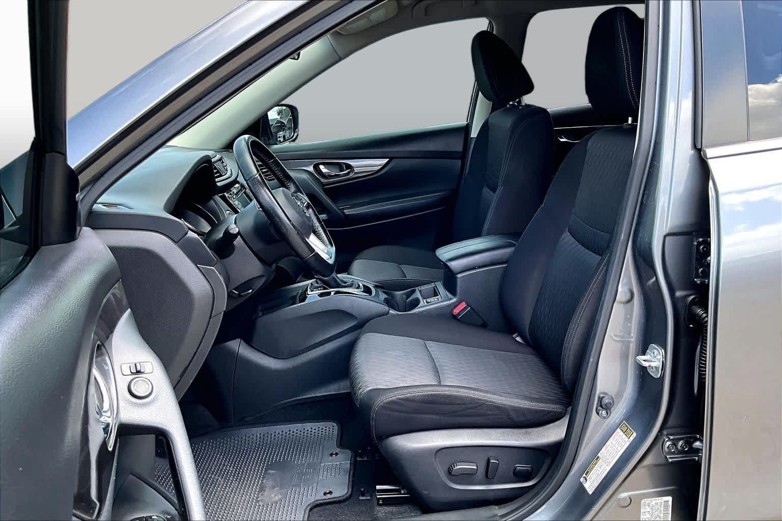 Used 2020 Nissan Rogue SV FWD image 10