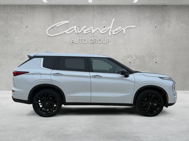 Used 2023 Mitsubishi Outlander SE Black Edition FWD image 17