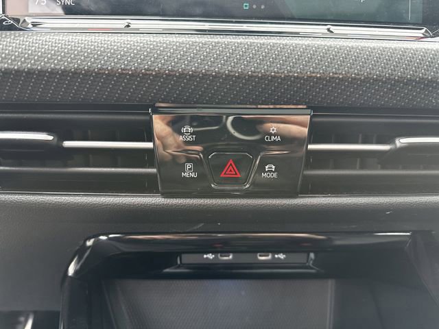 Used 2024 Volkswagen Golf R image 24