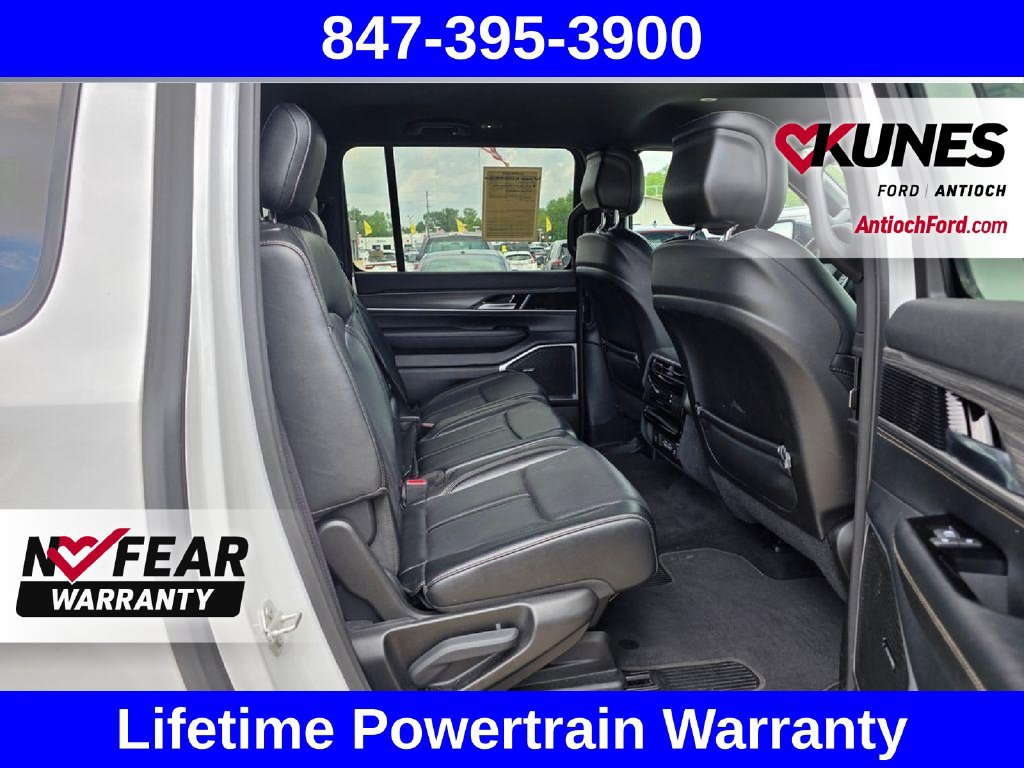 Used 2024 Jeep Wagoneer L Series II w/ Flexible Seating Group AWD/4WD image 36