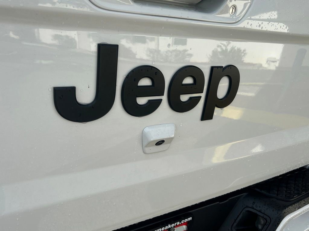 Used 2023 Jeep Gladiator Overland image 22