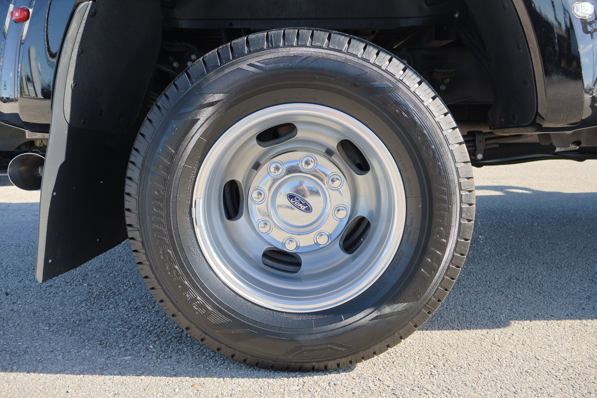 Certified 2025 Ford F350 Platinum w/ Platinum Plus Package image 13