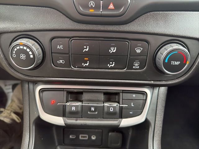 Used 2024 GMC Terrain SLE image 29