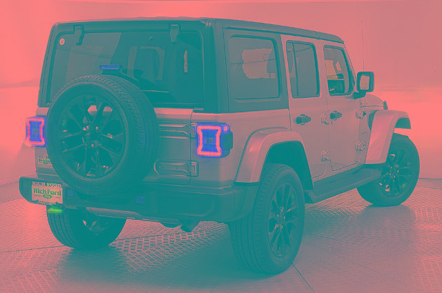 Used 2023 Jeep Wrangler Unlimited Sahara AWD/4WD image 3