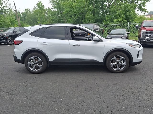 Certified 2025 Ford Escape ST-Line Select AWD/4WD image 15