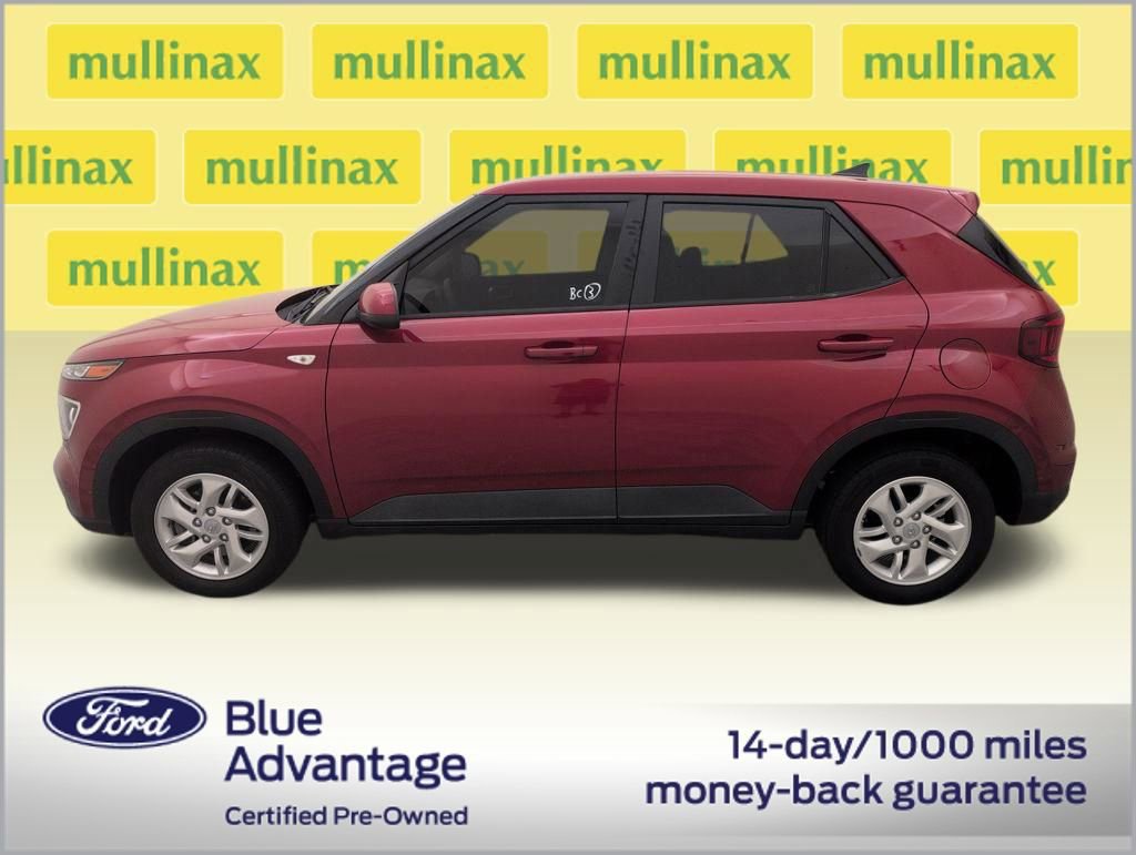 Used 2021 Hyundai Venue SE image 2