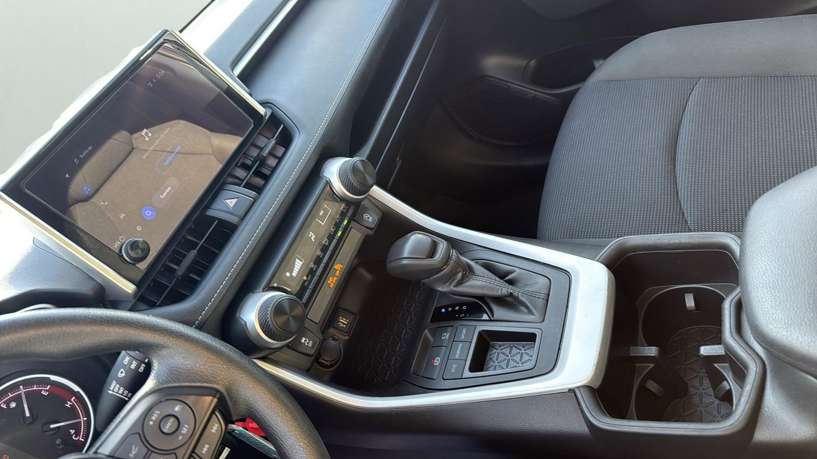 Used 2024 Toyota RAV4 LE image 21