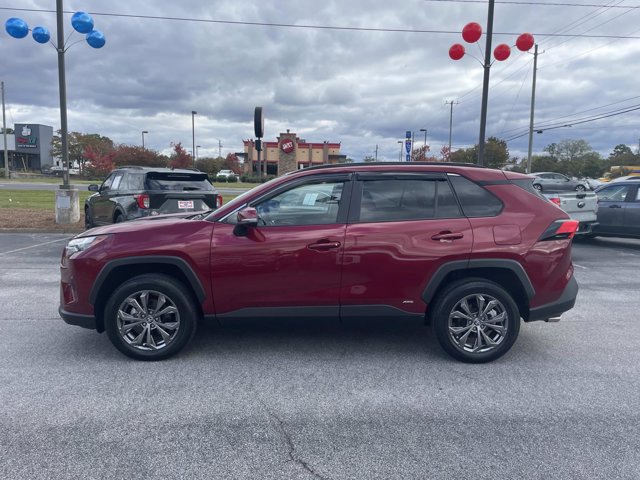 Used 2022 Toyota RAV4 XLE Premium image 2