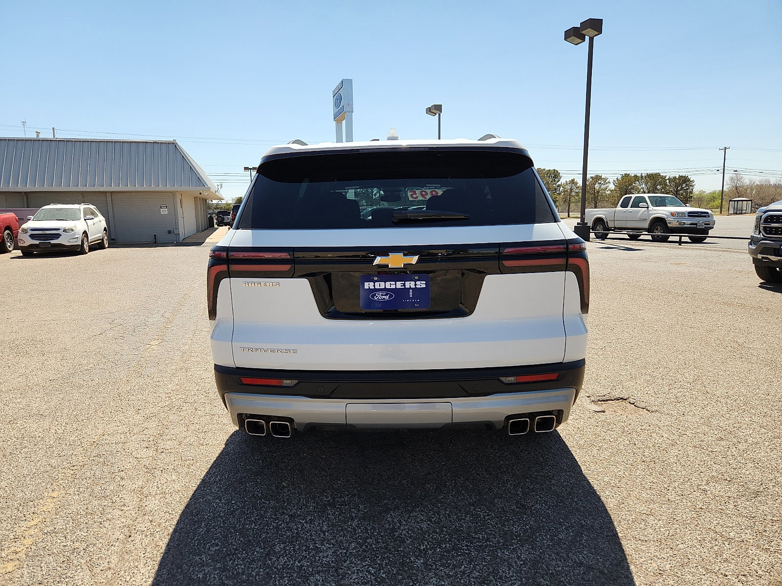Used 2025 Chevrolet Traverse LT image 4