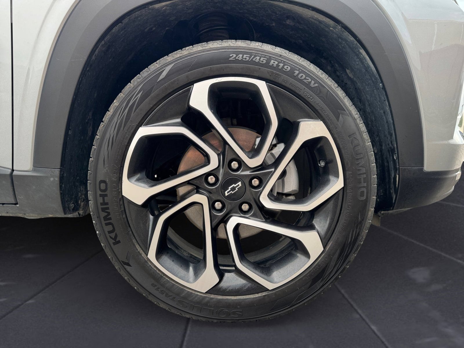 Used 2025 Chevrolet Trax RS FWD image 14