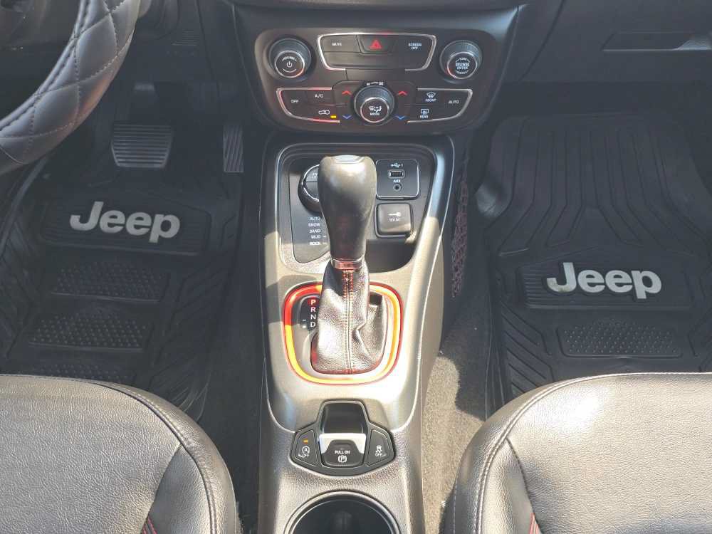 Used 2020 Jeep Compass Trailhawk AWD/4WD image 13