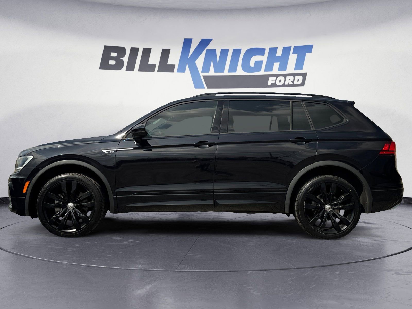 Used 2020 Volkswagen Tiguan SE R-Line image 2