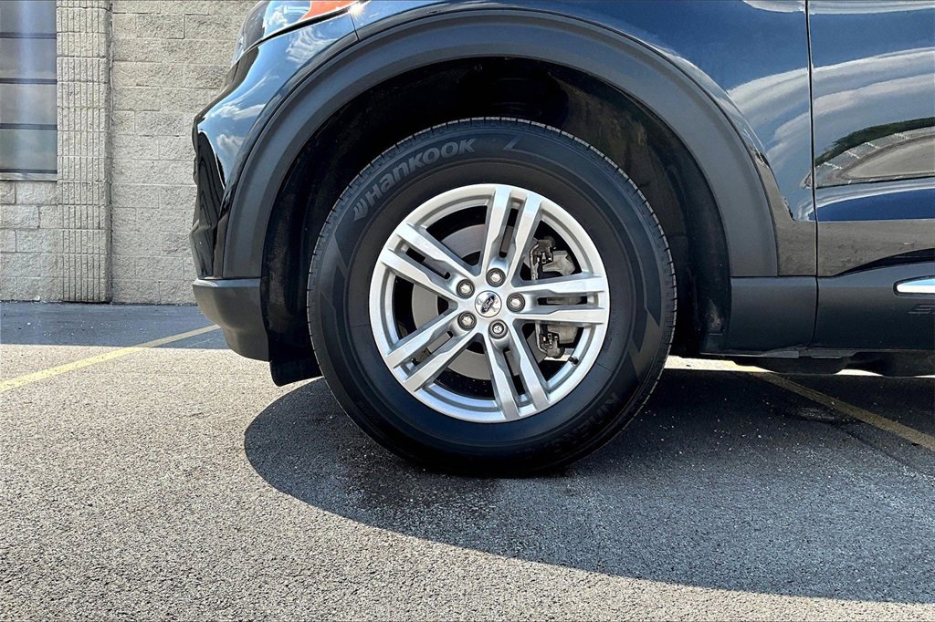 Certified 2023 Ford Explorer XLT w/ Class IV Trailer Tow Package image 9