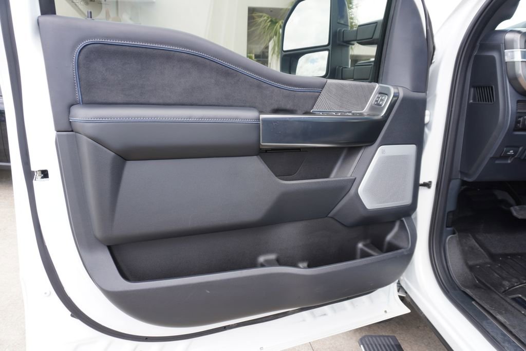 Certified 2025 Ford F250 Platinum AWD/4WD image 8