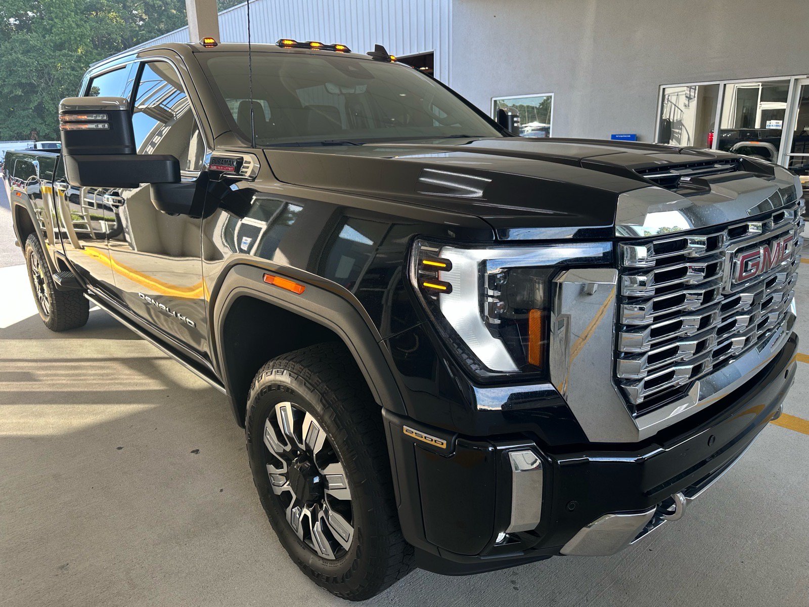 Used 2024 GMC Sierra 2500 Denali w/ Denali Reserve Package AWD/4WD image 8