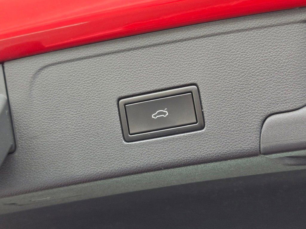 Used 2020 Volkswagen Atlas Cross Sport SE image 15