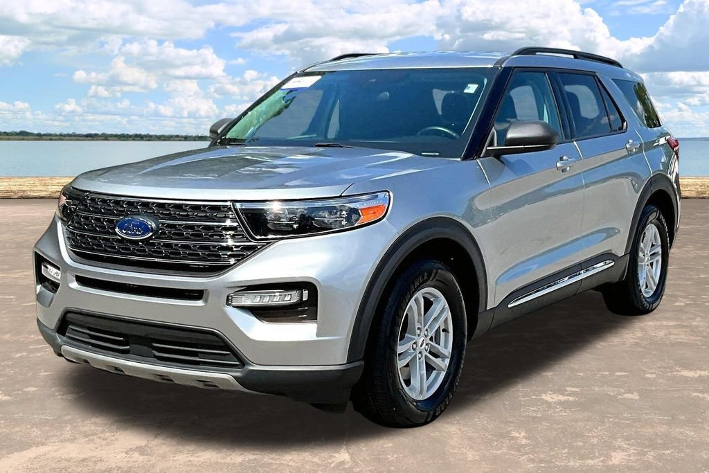 Certified 2024 Ford Explorer XLT w/ Equipment Group 202A RWD image 4