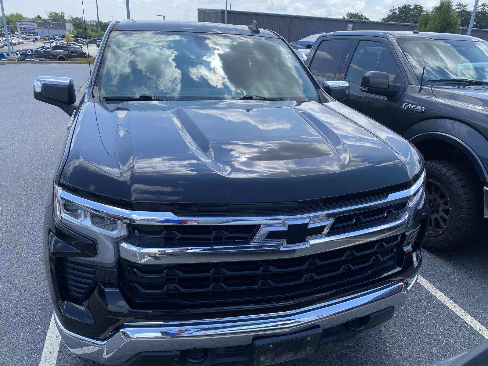 Used 2023 Chevrolet Silverado 1500 LT w/ Protection Package AWD/4WD image 2