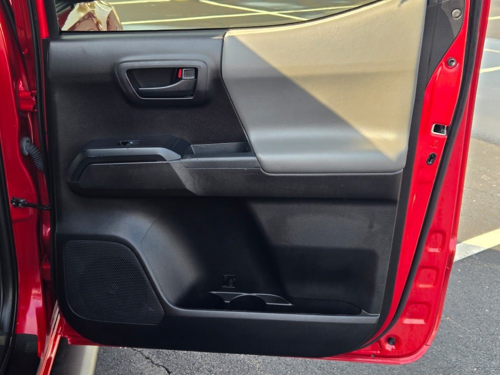 Used 2020 Toyota Tacoma SR AWD/4WD image 10