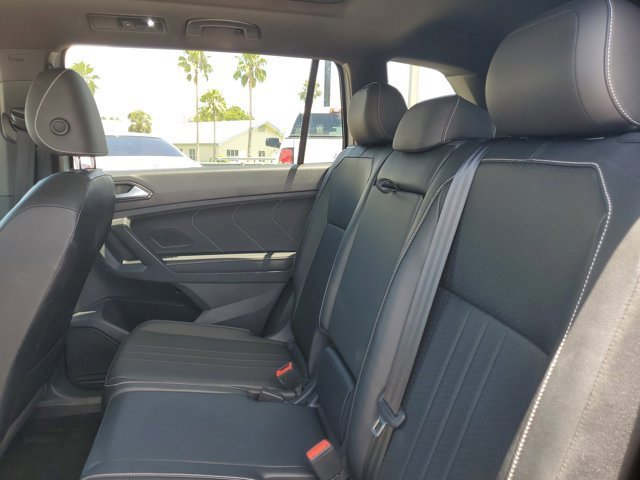 Used 2022 Volkswagen Tiguan SE R-Line image 16