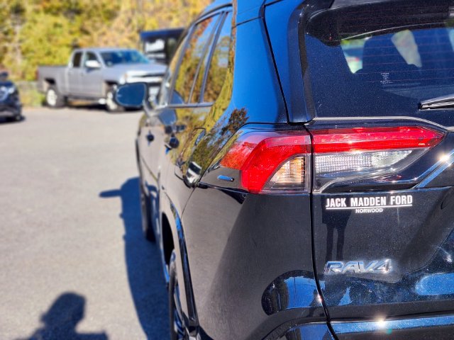 Used 2024 Toyota RAV4 SE w/ Convenience Package AWD/4WD image 9