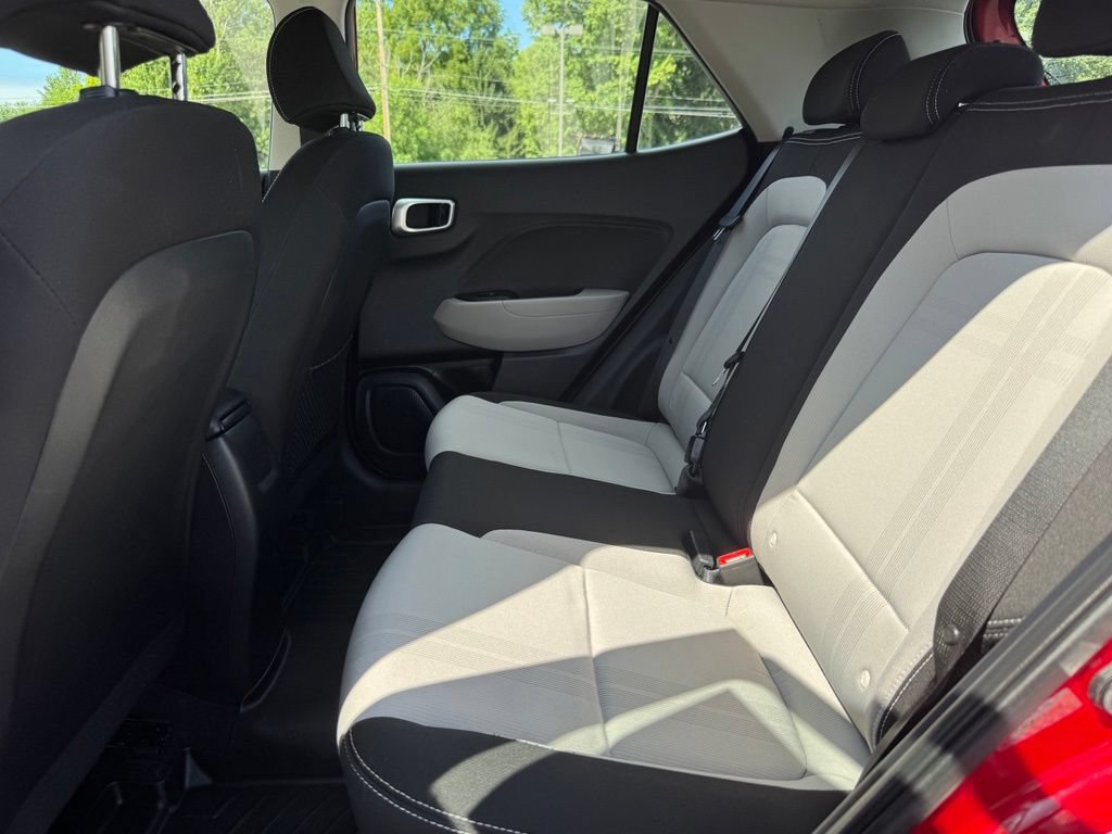 Used 2021 Hyundai Venue SEL w/ Cargo Package FWD image 19