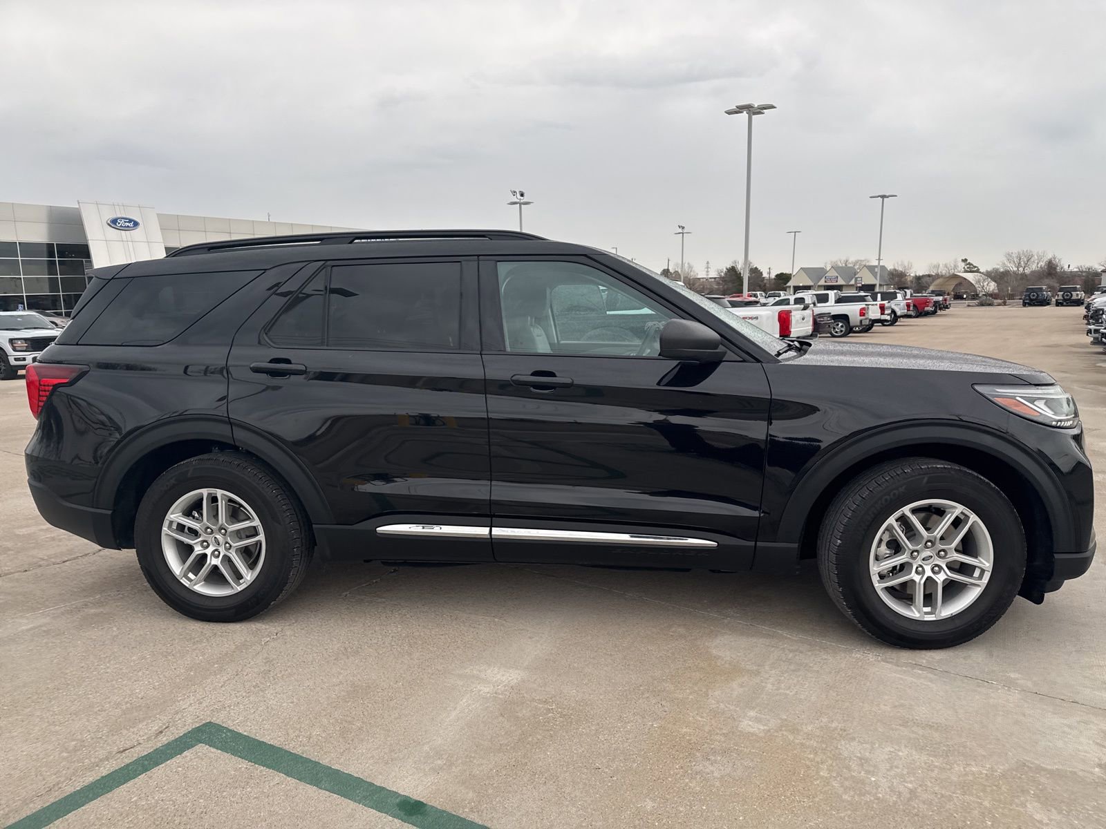 Certified 2025 Ford Explorer Active w/ Active Comfort Package image 2