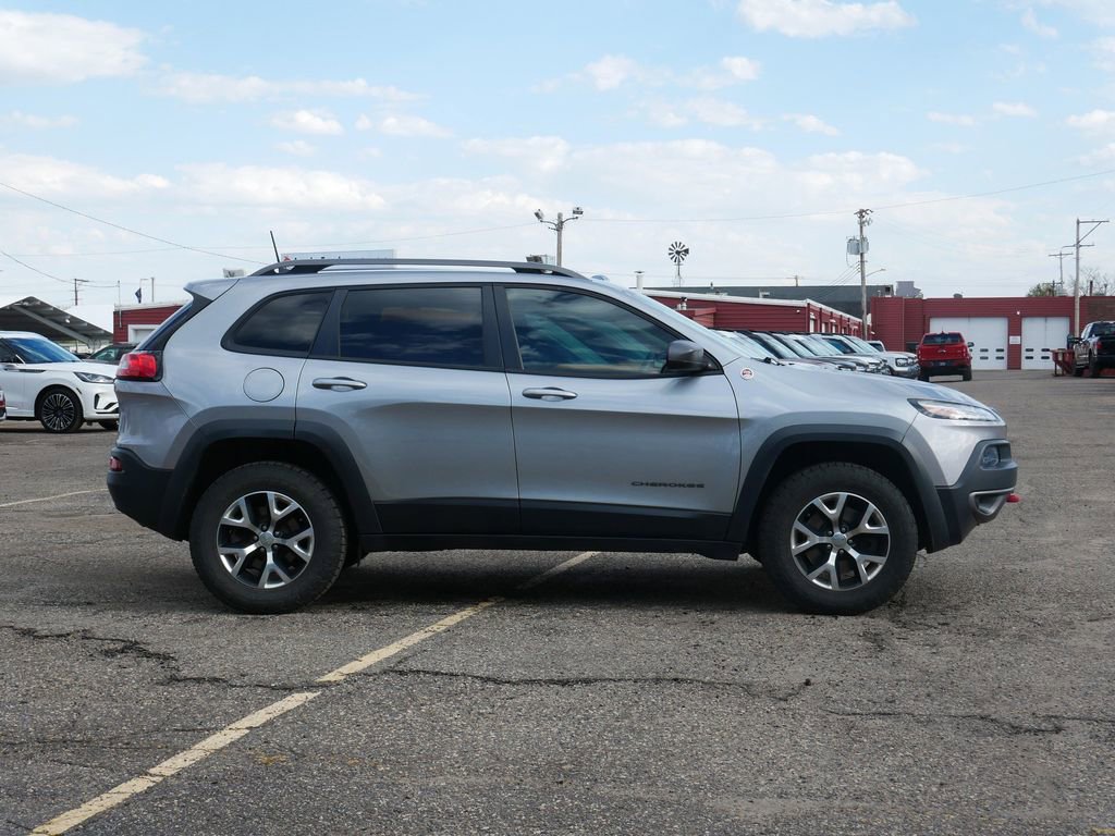 Used 2017 Jeep Cherokee Trailhawk w/ Cold Weather Group AWD/4WD image 2