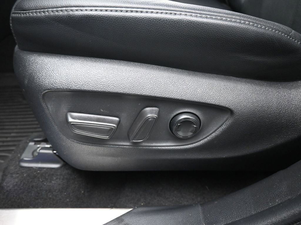 Used 2022 Toyota Highlander Limited image 37