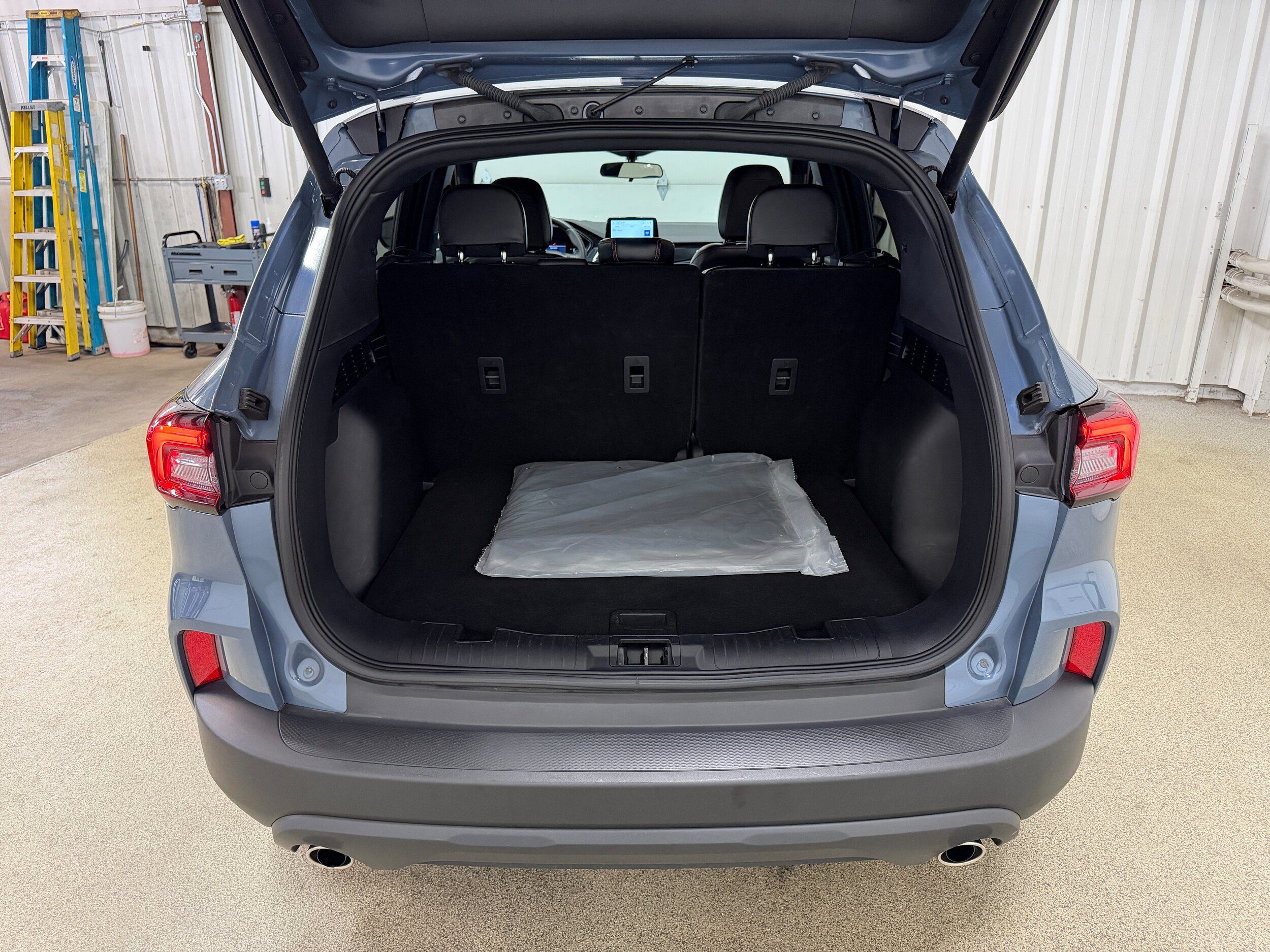Certified 2025 Ford Escape ST-Line Select AWD/4WD image 27