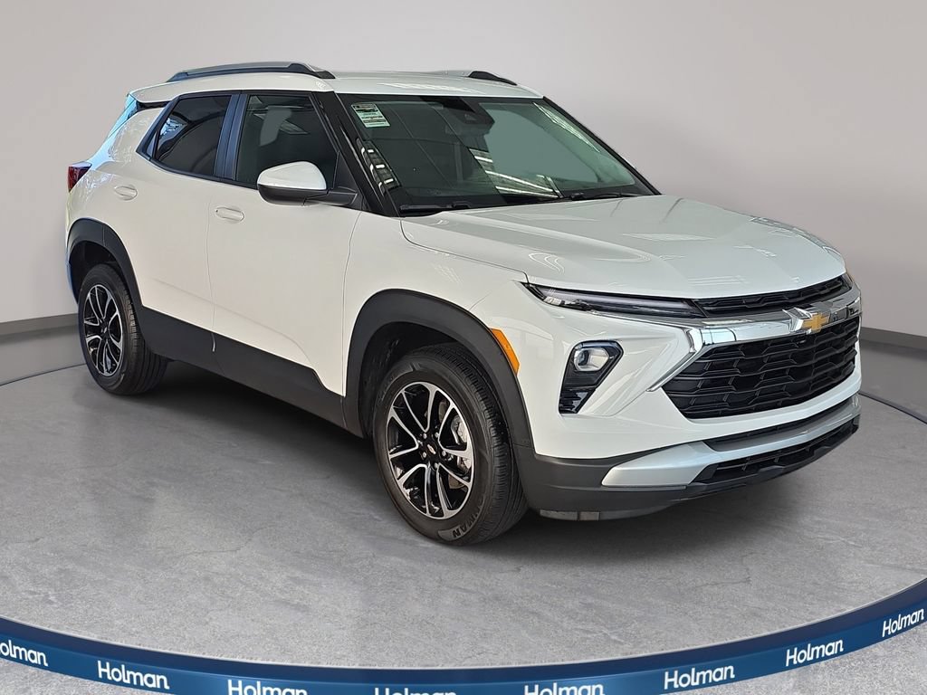 Used 2025 Chevrolet TrailBlazer LT AWD/4WD image 3