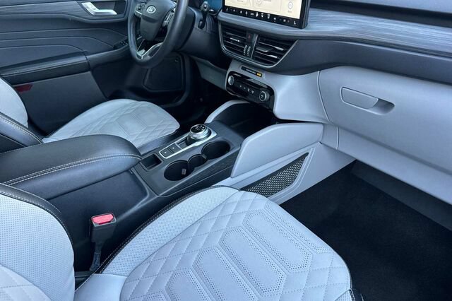Certified 2023 Ford Escape SE w/ PHEV Premium Package FWD image 16
