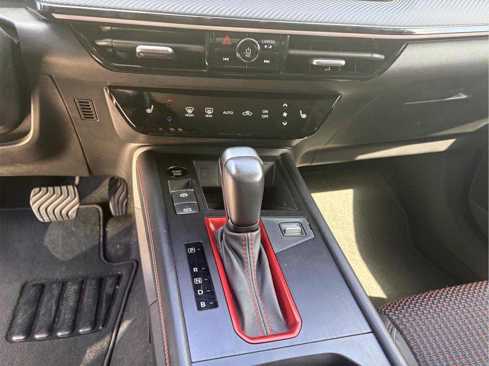 Used 2025 Nissan Kicks SR w/ SR Premium Package FWD image 18
