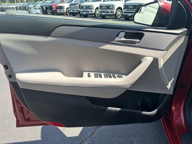 Used 2017 Hyundai Sonata SE w/ Cargo Package FWD image 16