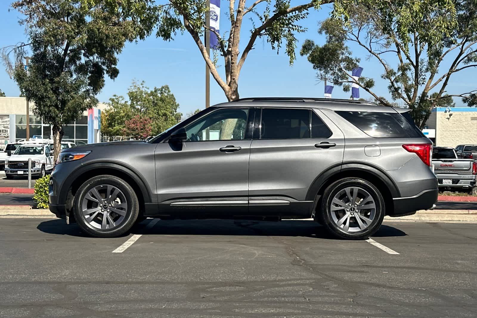 Certified 2022 Ford Explorer XLT w/ Equipment Group 202A RWD image 6