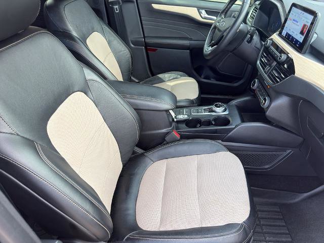 Certified 2022 Ford Escape Titanium w/ Titanium Elite Package image 9