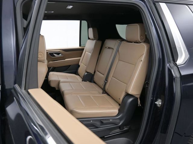 Used 2024 Chevrolet Suburban Premier image 29