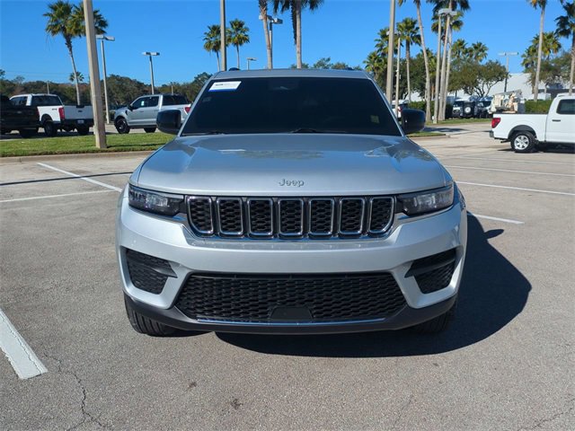 Used 2025 Jeep Grand Cherokee Laredo X image 9