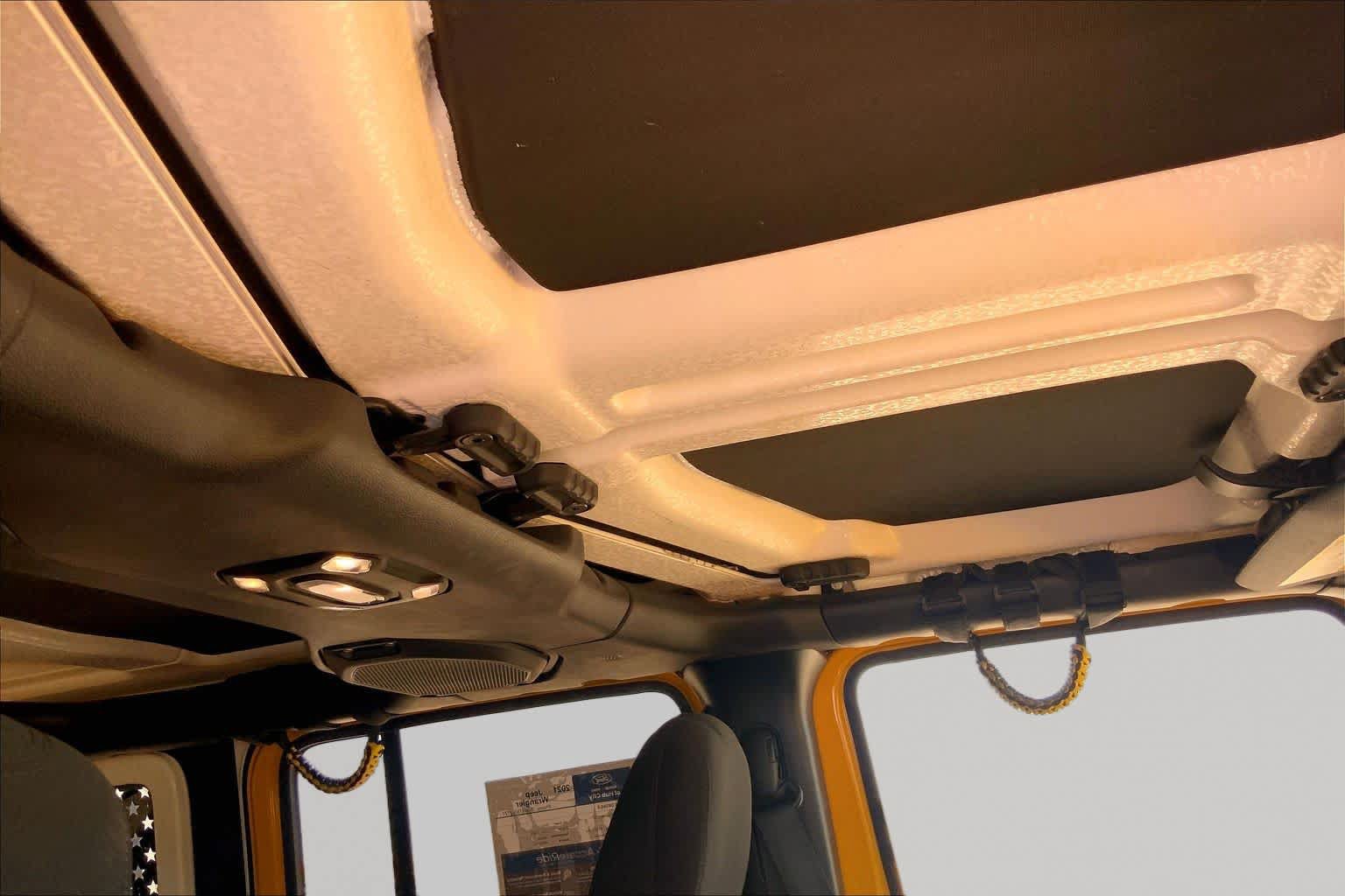 Used 2021 Jeep Wrangler Unlimited Rubicon w/ Cold Weather Group AWD/4WD image 14